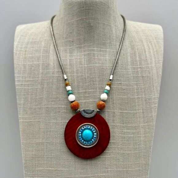 Necklace Southwest Turquoise Blue Beads Wood Pendant Silver Tone 18 Inch - Picture 1 of 8